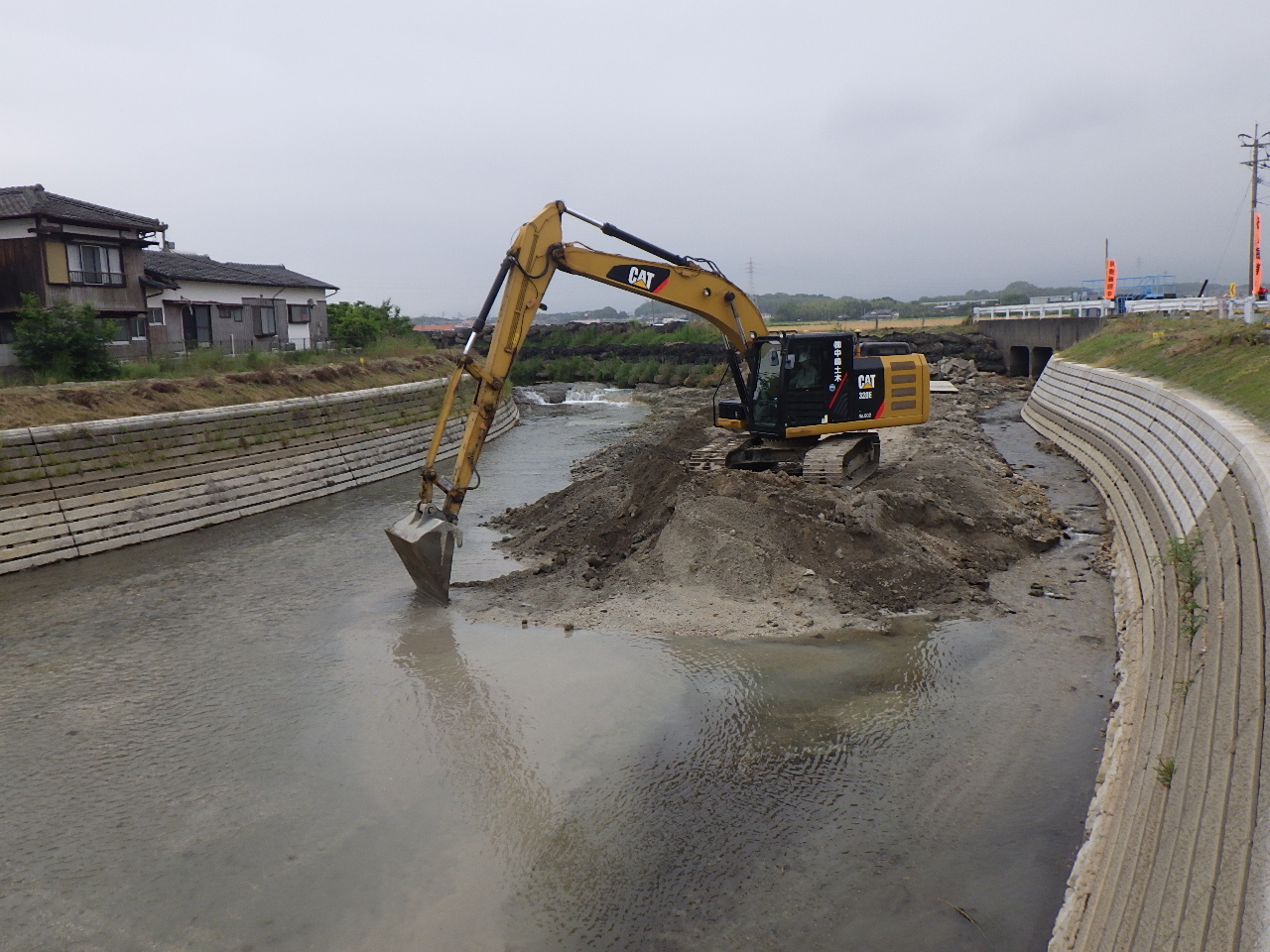 切通川河川整備（河道掘削工）