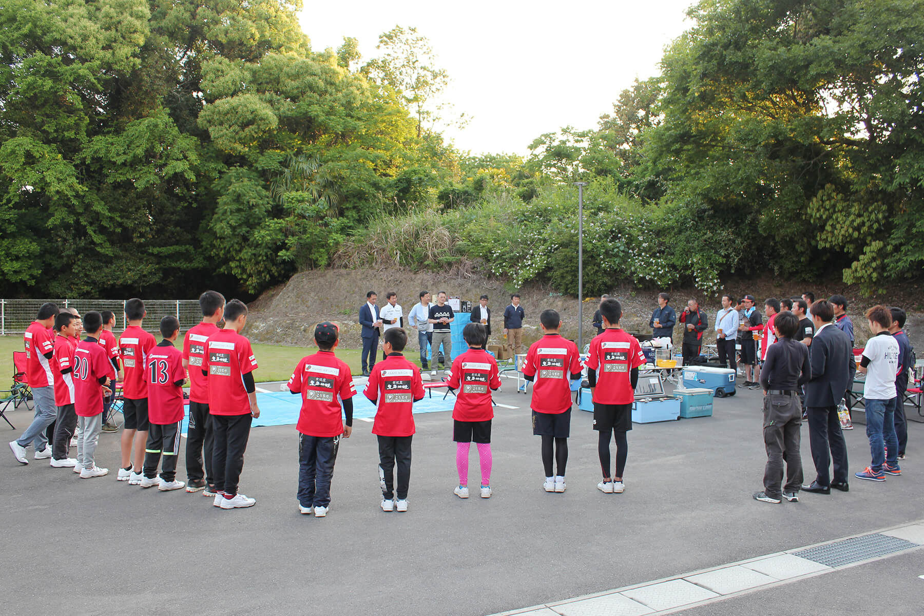 乾杯の音頭を取る 野畑龍彦 代表