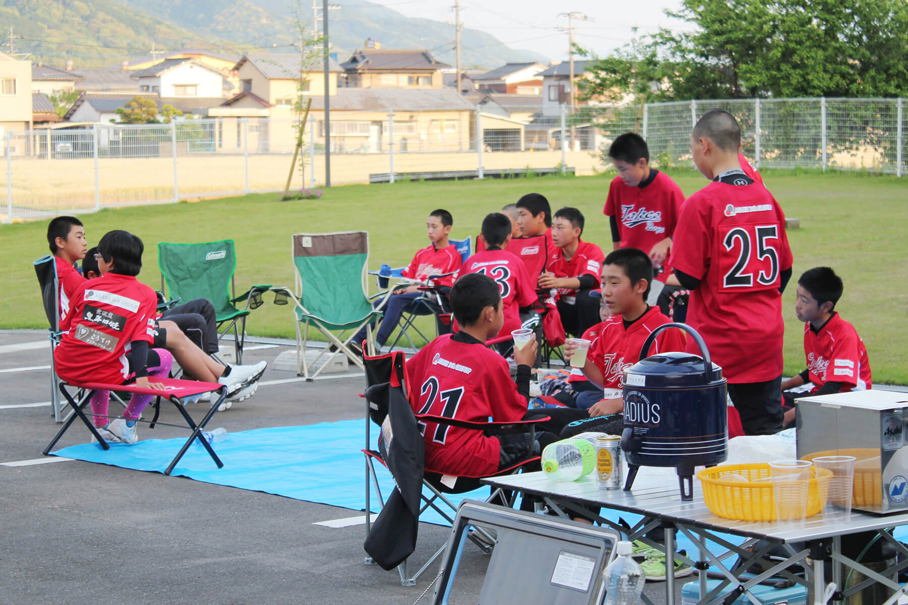 試合を終え、お腹がペコペコの武雄ボーイズ メンバー達