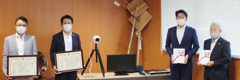 感謝状贈呈後の記念撮影